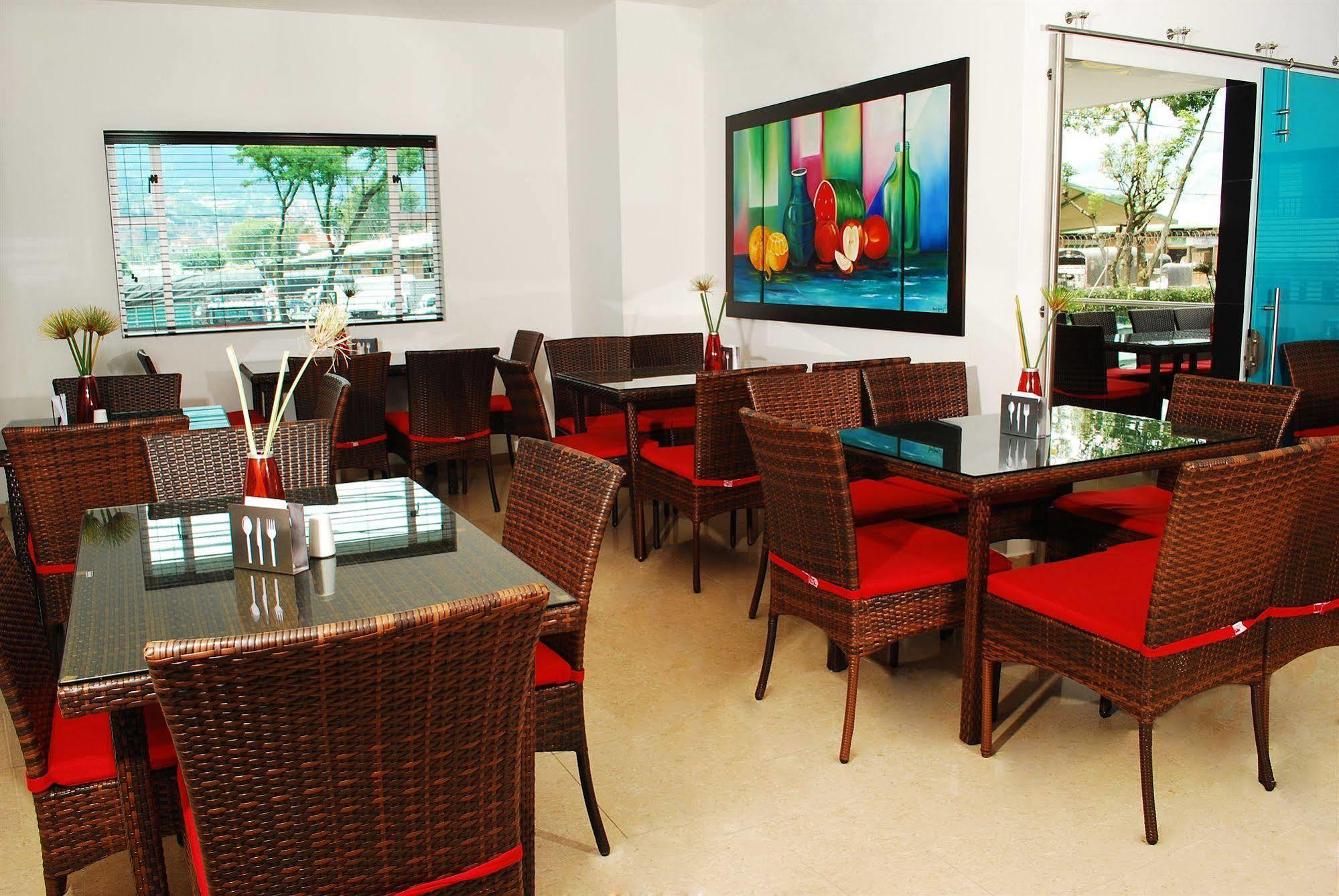 Hotel Central Plaza Medellin Итагуи Экстерьер фото